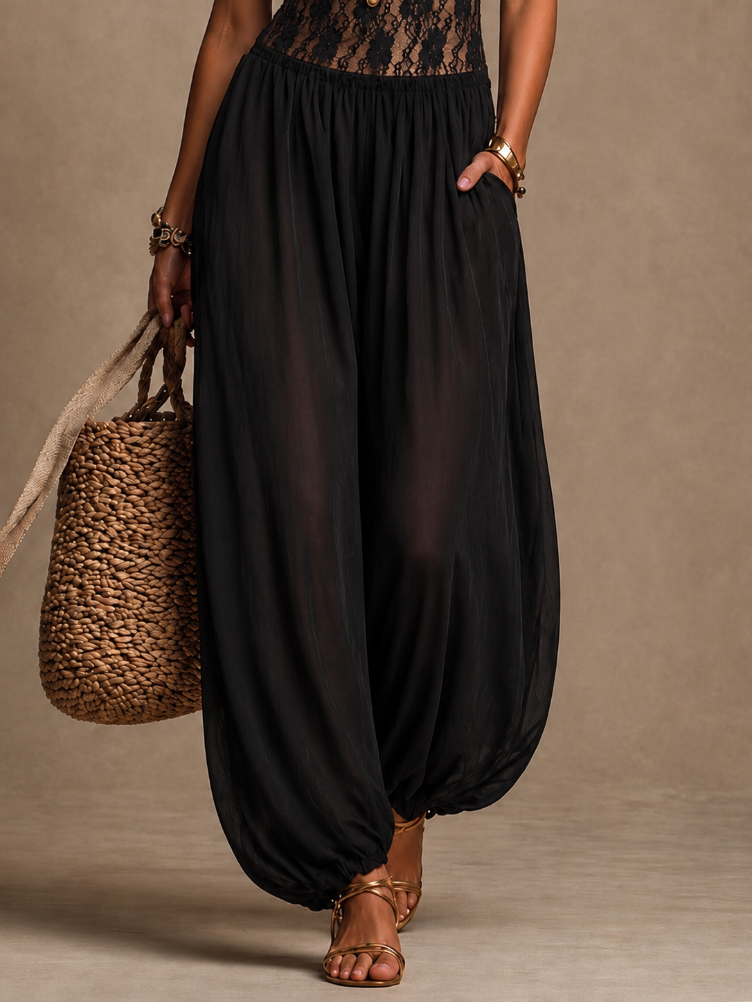 LAIA | MONO FLUIDO DE ENCAJE CON CUELLO HALTER