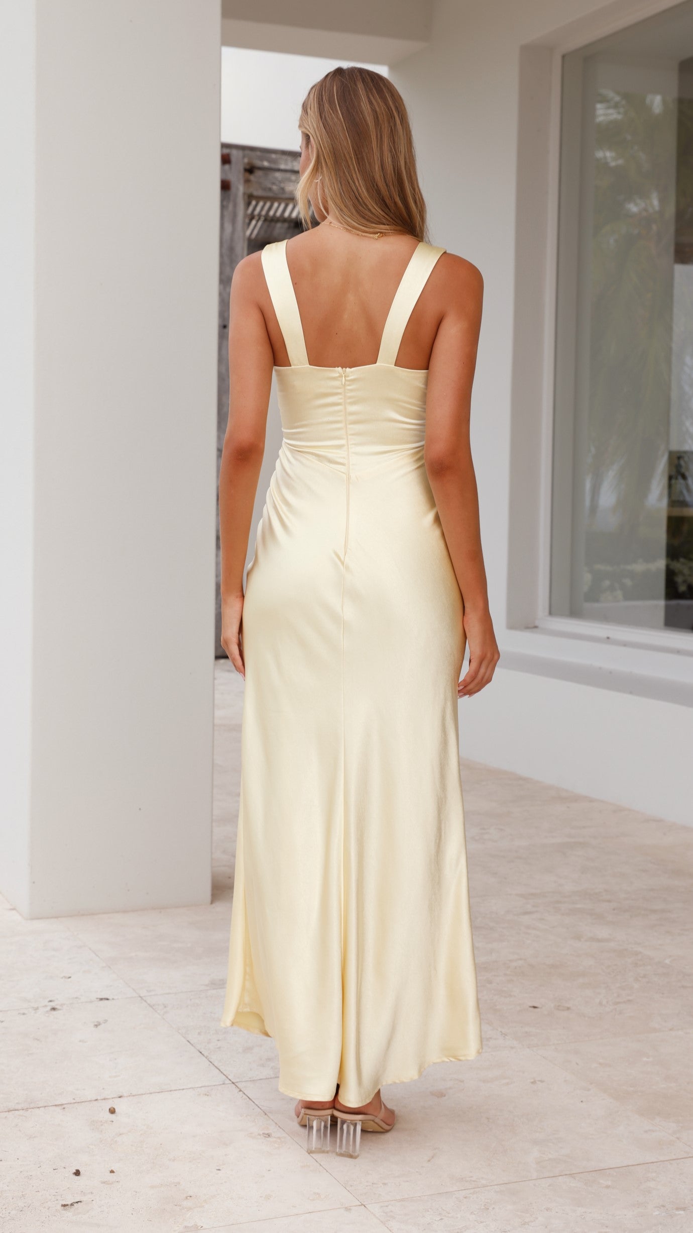 Sofia sensual vestido amarillo