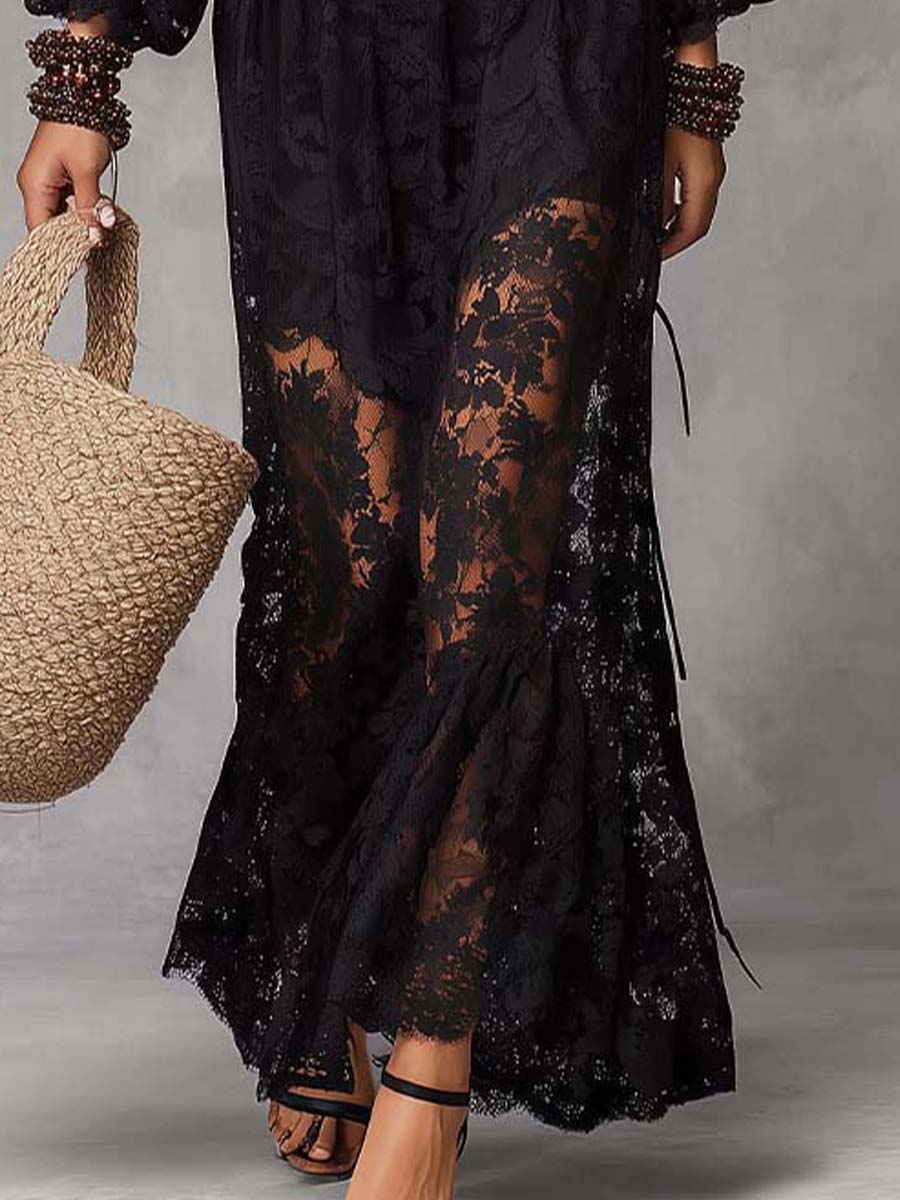 Vestido Maxi Negro de Encaje con Hombros Descubiertos y Cuerpo Fruncido