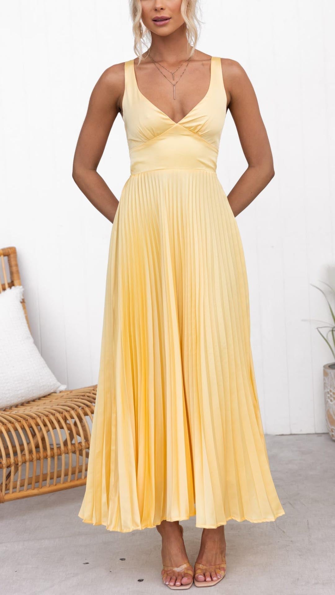 Gaby - vestido amarillo plisado con escote en V