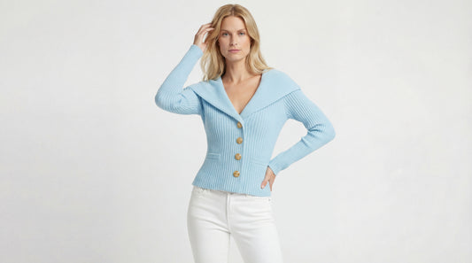 Marielle | Chaqueta de Cuello Ancho con Botones Dorados