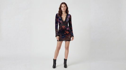 Vestido Mini de Terciopelo con Estampado Floral y Encaje