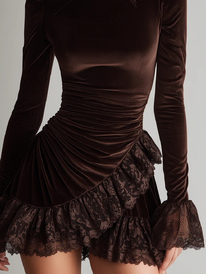 Vestido Mini de Terciopelo con Cuello Alto y Encaje Volanteado